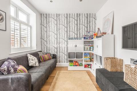 86 Selborne Road, London, N14 7DG