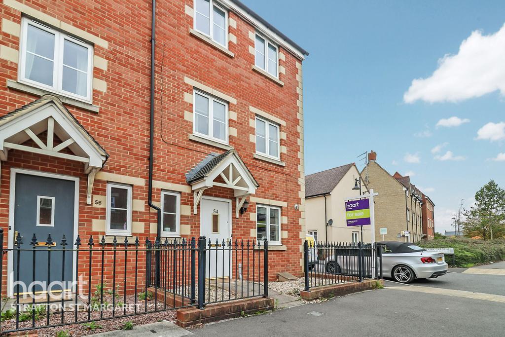 Pioneer Road, Oakhurst 3 bed end of terrace house £260,000