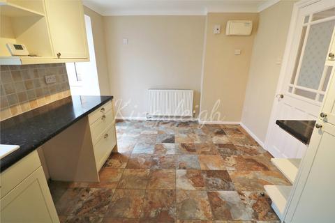 3 bedroom semi-detached house to rent, Gainsborough Drive, Lawford, Manningtree, CO11