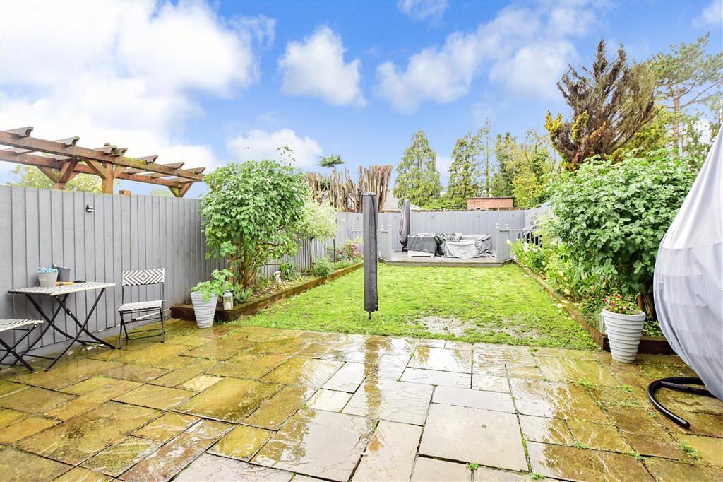 Chenies Drive, Steeple View, Basildon, Essex 3 bed semidetached house