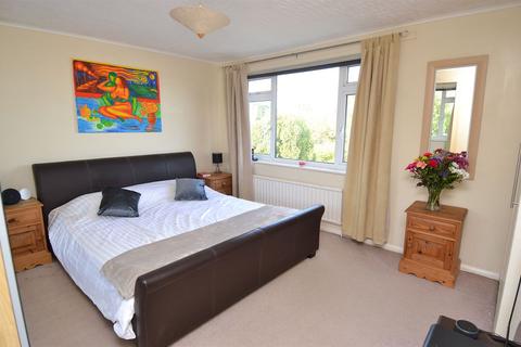 17 Oakwood Drive, Whitstable, CT5 1NY