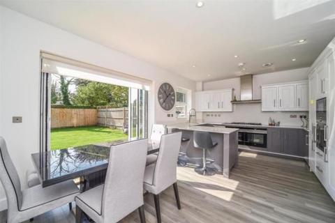 25 Roper Crescent, Sunbury-on-thames, TW16 5BA