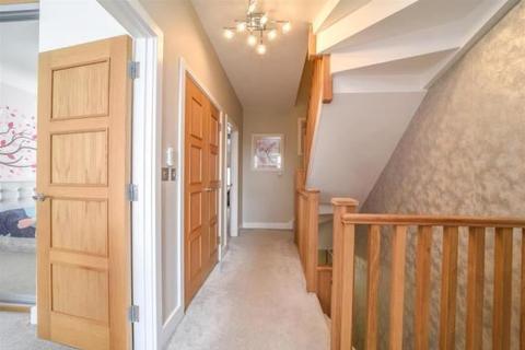 25 Roper Crescent, Sunbury-on-thames, TW16 5BA