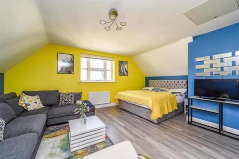 25 Roper Crescent, Sunbury-on-thames, TW16 5BA