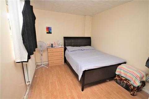 2 bedroom penthouse to rent - Laburnum Court, Mitcham, CR4
