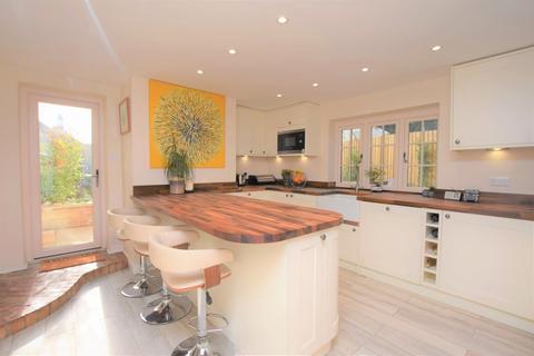 Milton Cottage Charing Hill, Charing, Ashford, TN27 0NF