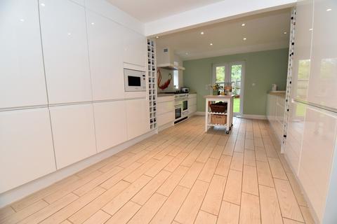 2 Booth Drive, Ashbourne, DE6 1SZ