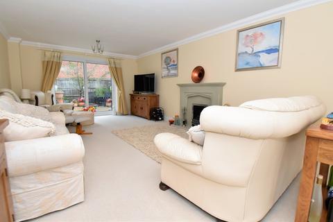 2 Booth Drive, Ashbourne, DE6 1SZ