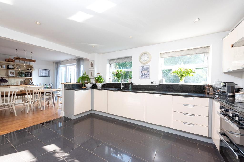 Kirby Drive, Bramley, Tadley... 5 bed detached house £550,000