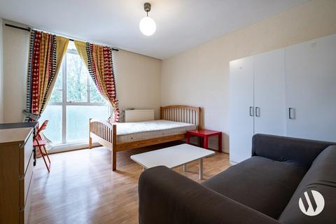 3 bedroom flat to rent, Caernarvon House, Hallfield Estate, Bayswater