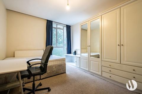 3 bedroom flat to rent, Caernarvon House, Hallfield Estate, Bayswater