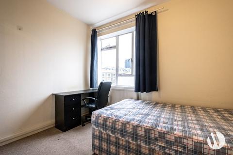 3 bedroom flat to rent, Caernarvon House, Hallfield Estate, Bayswater
