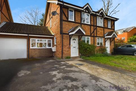 undefined, Ravenfield, Englefield Green, Surrey, TW20