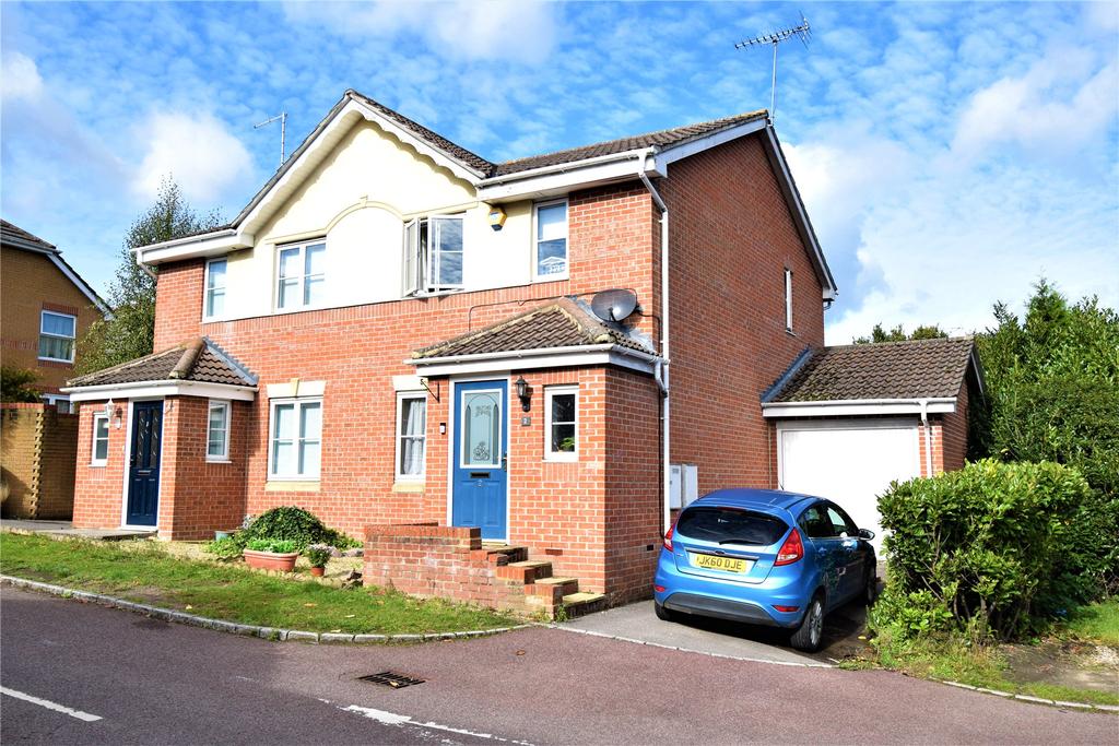 Fitzroy Close, Bracknell, Berkshire, RG12 3 bed semidetached house £