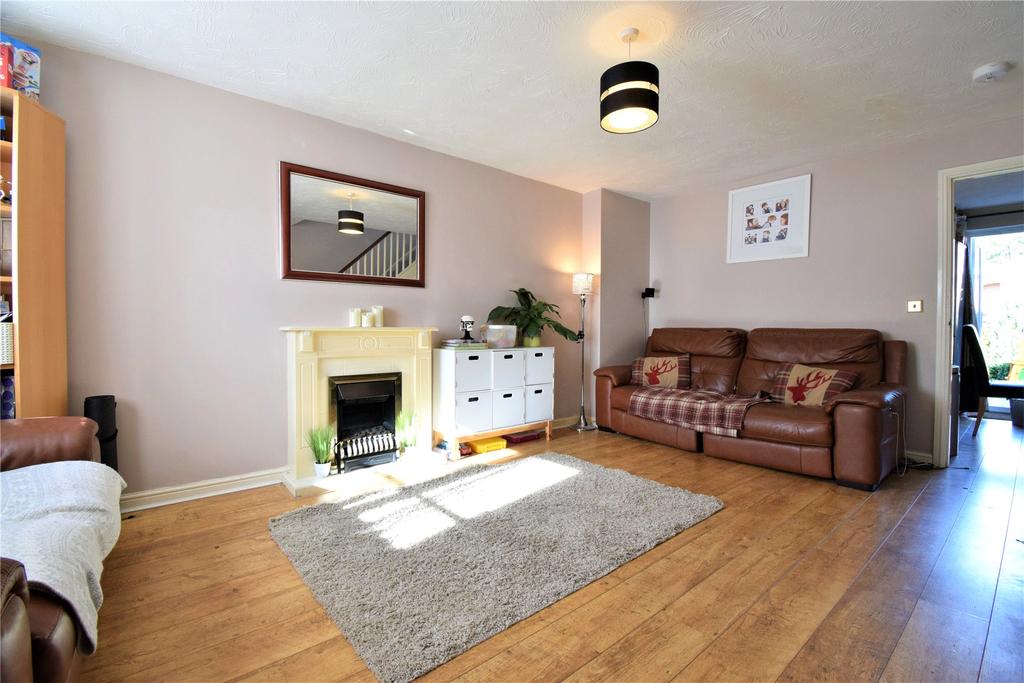 Fitzroy Close, Bracknell, Berkshire, RG12 3 bed semidetached house £