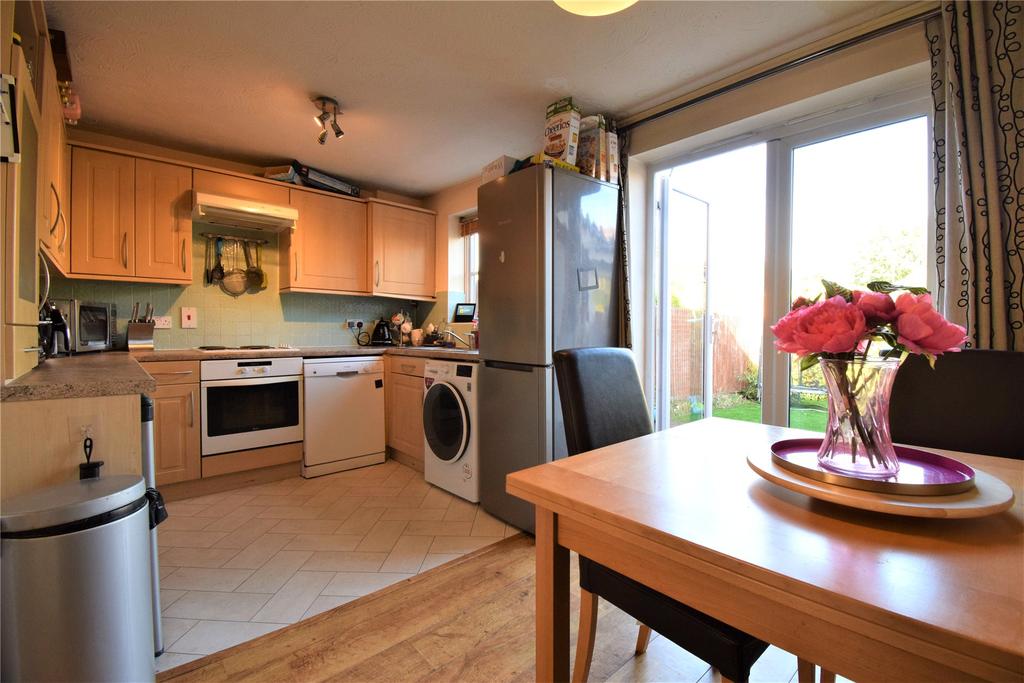 Fitzroy Close, Bracknell, Berkshire, RG12 3 bed semidetached house £