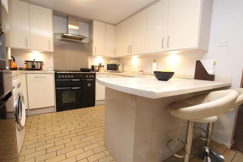 11 Moor Close, Darwen, BB3 3LG