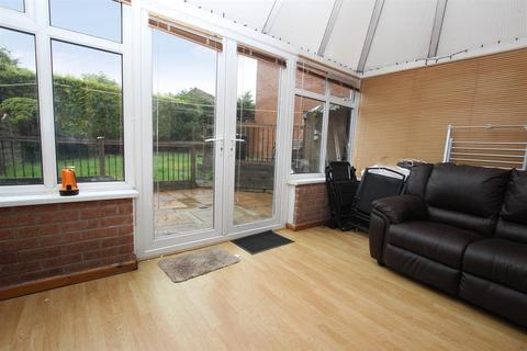 11 Moor Close, Darwen, BB3 3LG