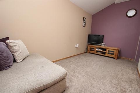 11 Moor Close, Darwen, BB3 3LG