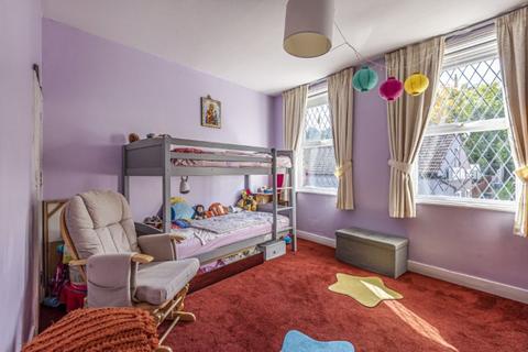 6 Little Roke Avenue, Kenley, CR8 5NG
