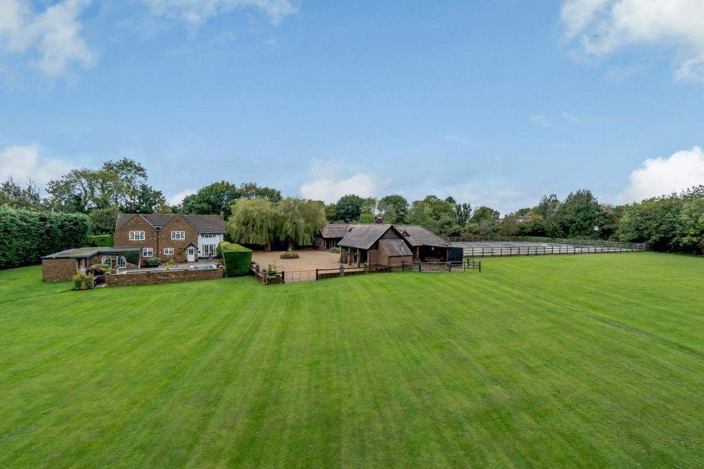Denham Lane, Chalfont St Peter, Buckinghamshire 5 bed detached house £2,350,000