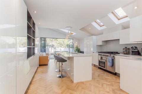 42 Lichfield Road, London, E3 5AT