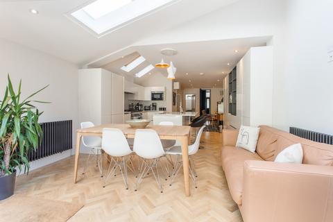 42 Lichfield Road, London, E3 5AT