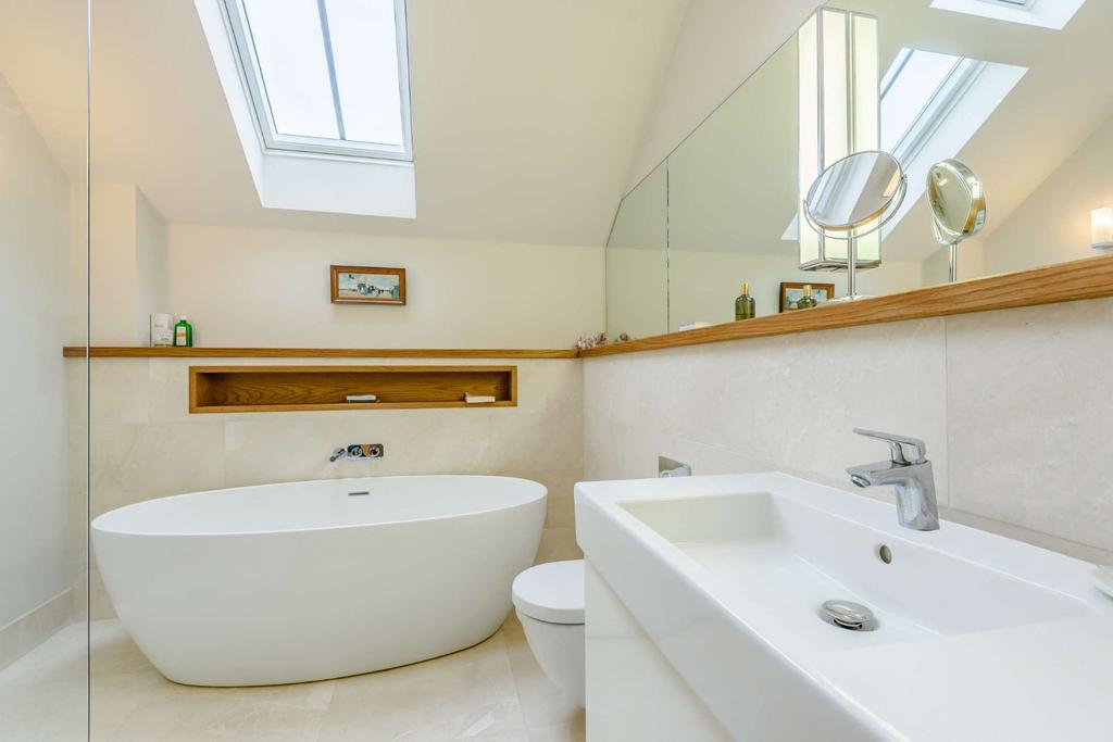 En-Suite Bathroom