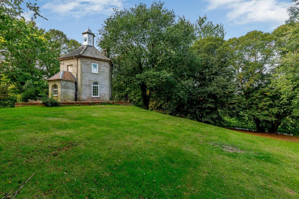 Weston Road, Weston Longville, Norwich 8 bed detached house £1,245,000