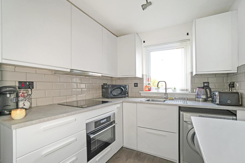 Craigielea Road, Renfrew, PA4 8EW 2 bed flat £87,500
