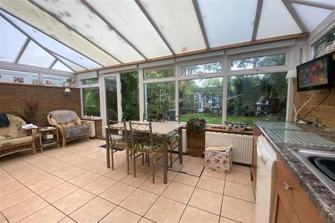 23 Broadcoombe, South Croydon, CR2 8HX