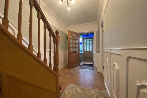 23 Broadcoombe, South Croydon, CR2 8HX
