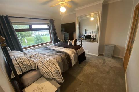 23 Broadcoombe, South Croydon, CR2 8HX