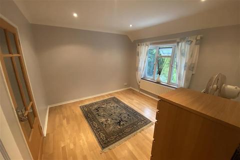 23 Broadcoombe, South Croydon, CR2 8HX