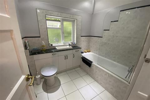 23 Broadcoombe, South Croydon, CR2 8HX
