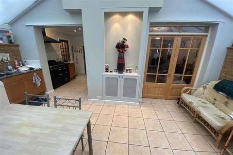 23 Broadcoombe, South Croydon, CR2 8HX