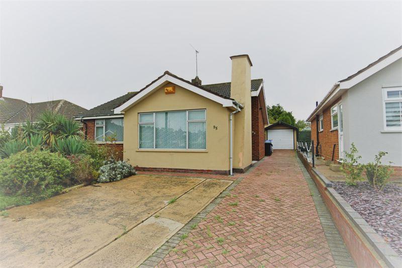Higher Drive, Oulton Broad 2 bed detached bungalow £220,000