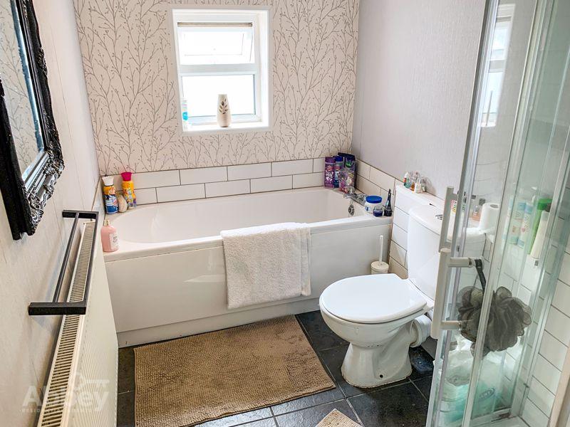 Family Bathroom 2