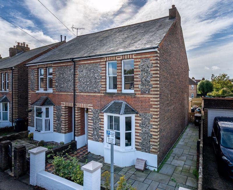 Spitalfield Lane, Chichester 3 bed semidetached house £425,000