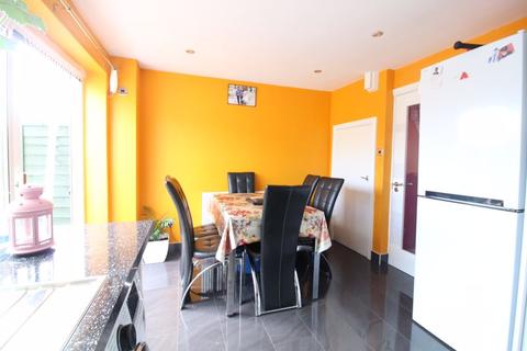 80 Brickly Road, Luton, LU4 9EF