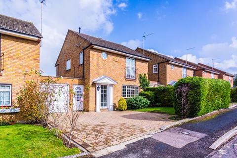 10 Beech Close, Buckingham, MK18 1PG
