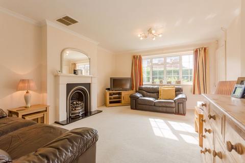 10 Beech Close, Buckingham, MK18 1PG