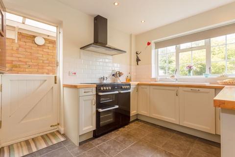10 Beech Close, Buckingham, MK18 1PG