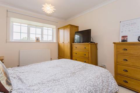 10 Beech Close, Buckingham, MK18 1PG