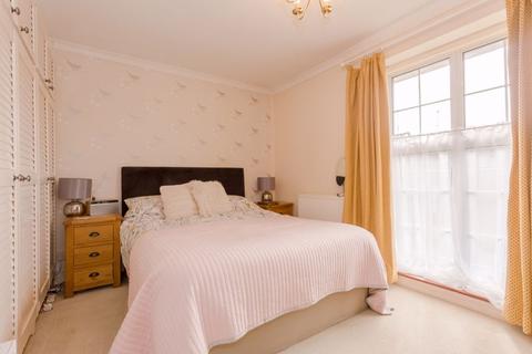 10 Beech Close, Buckingham, MK18 1PG