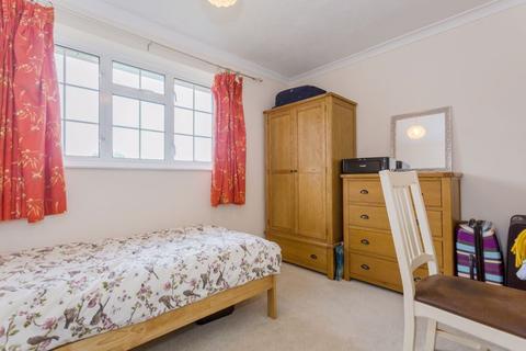 10 Beech Close, Buckingham, MK18 1PG