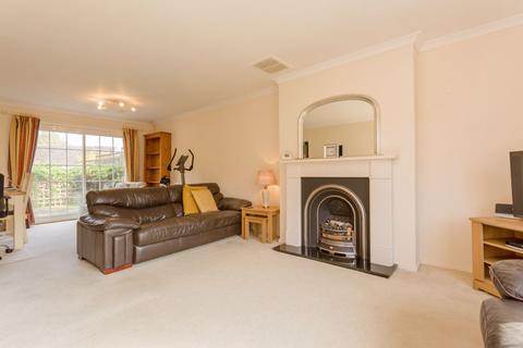 10 Beech Close, Buckingham, MK18 1PG
