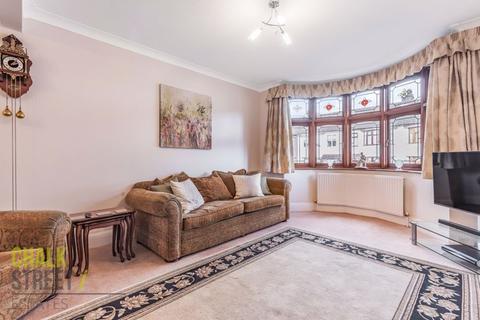 27 Brooklands Gardens, Hornchurch, RM11 2AF
