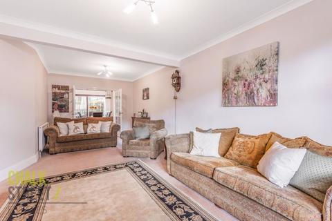 27 Brooklands Gardens, Hornchurch, RM11 2AF