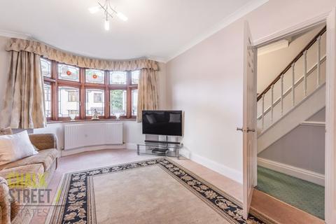 27 Brooklands Gardens, Hornchurch, RM11 2AF